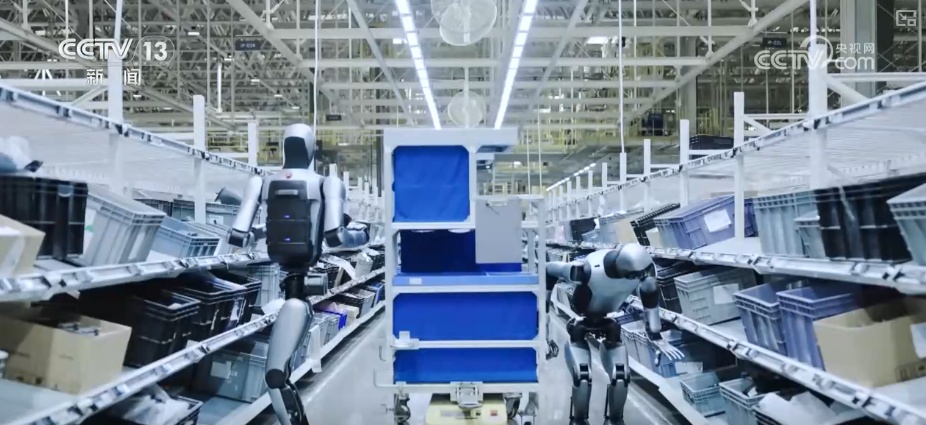 加速迭代，爆发！具身智能机器人产业从硬科技突破与场景化落地双向发力