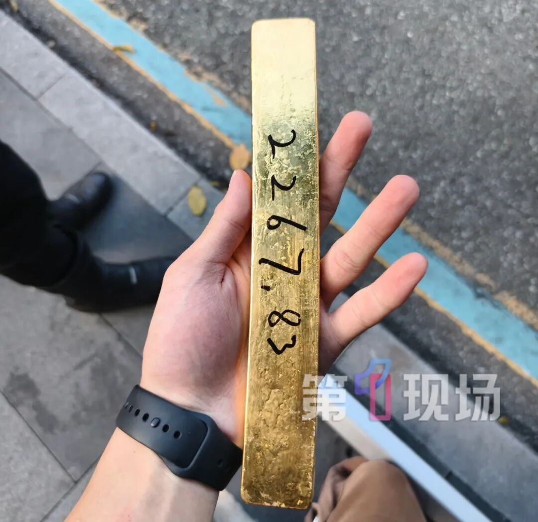 街头捡到百万金条，00后小伙当场一波操作：很深圳！
