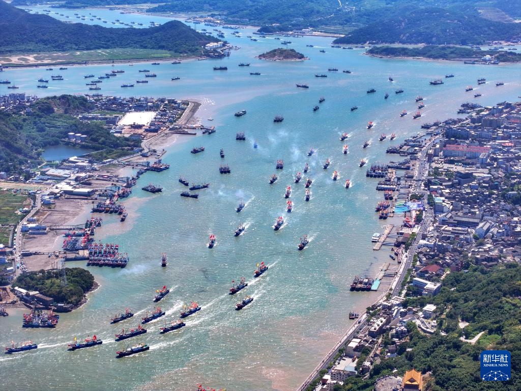 百舸争流迎开渔