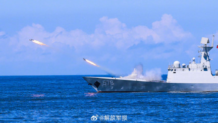 踏浪出击！海军舰艇编队海上砺兵