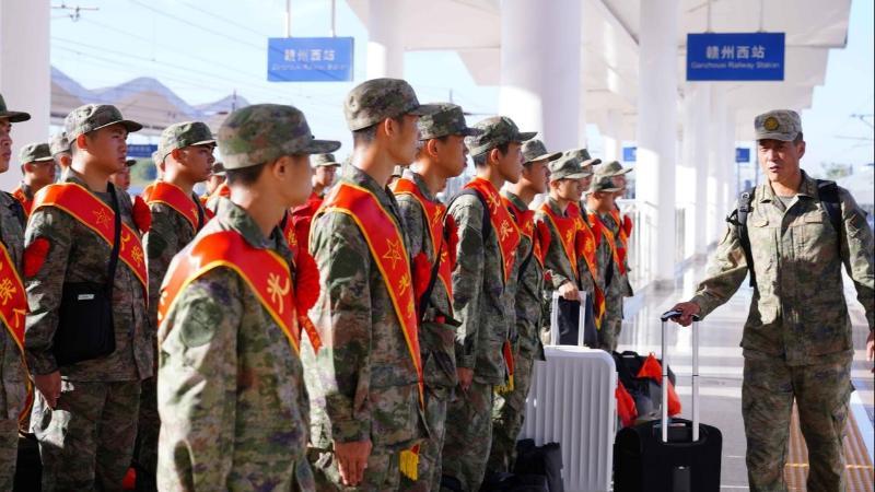 江西首趟新兵运输列车从南昌启程