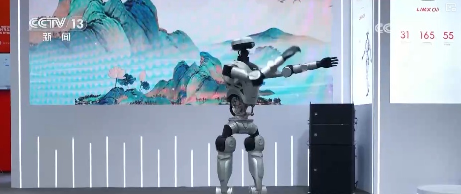加速迭代，爆发！具身智能机器人产业从硬科技突破与场景化落地双向发力
