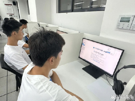北京一六一中学回龙观学校人工智能通识课第一课开讲