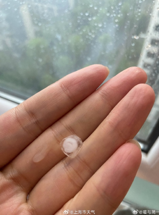 暴雨+冰雹+雷电！上海大部地区天气已凌乱！很多人晒图，同一个上海差了近13℃...
