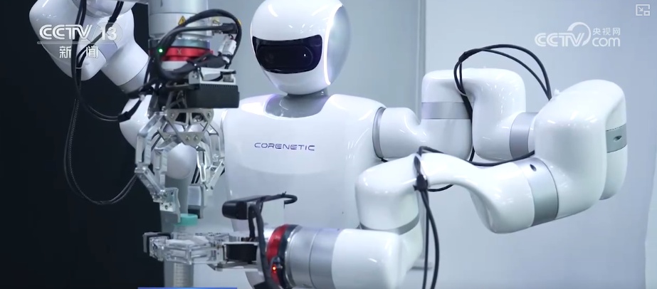 加速迭代，爆发！具身智能机器人产业从硬科技突破与场景化落地双向发力