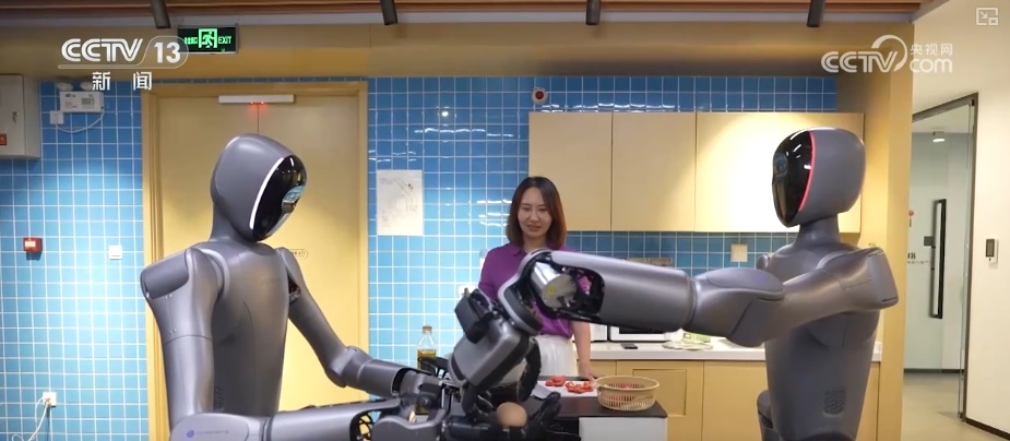 加速迭代，爆发！具身智能机器人产业从硬科技突破与场景化落地双向发力