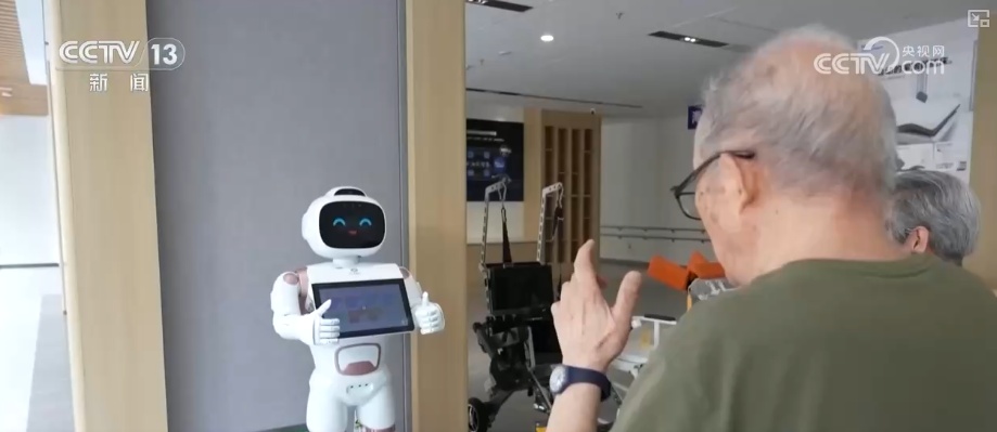 加速迭代，爆发！具身智能机器人产业从硬科技突破与场景化落地双向发力