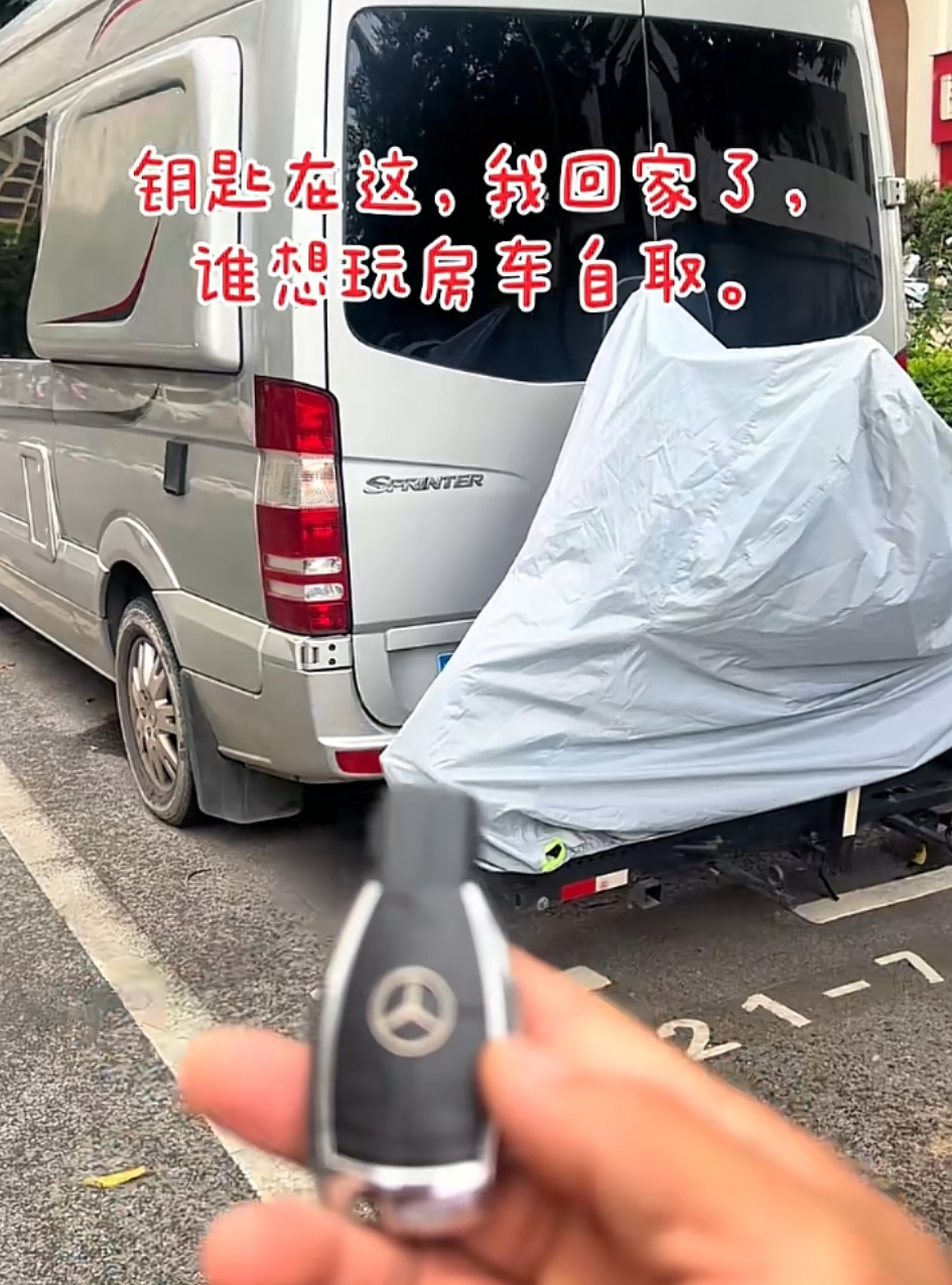 湘籍男子将百万房车停南宁街头，免费给陌生人体验！本人回应