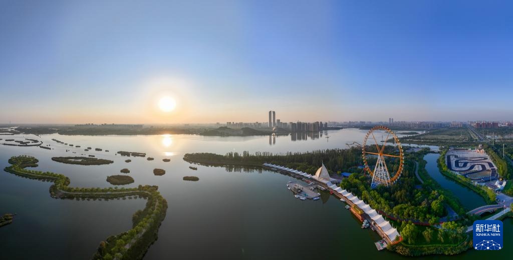 宁夏银川：城在湖中城愈美 湖在城中湖更秀