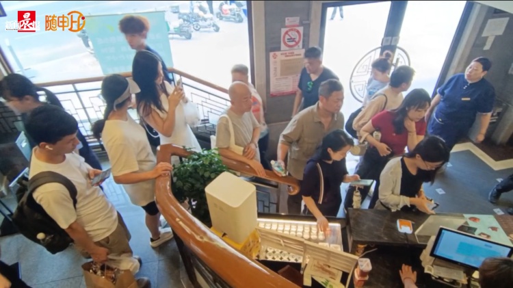 “肖战同款”持续升温，上海这家店销量翻7倍！外地顾客也想要，有点难……