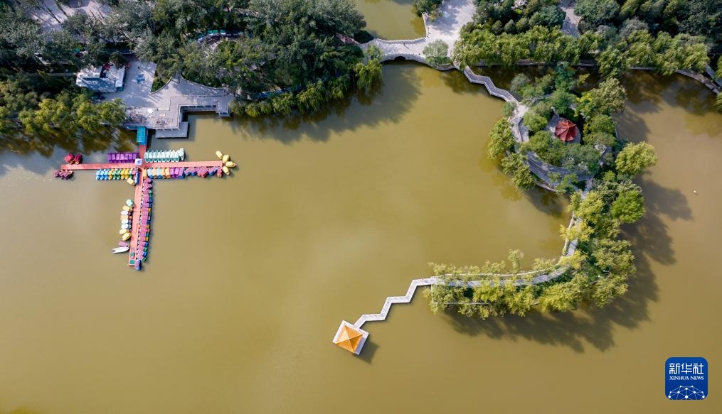 宁夏银川：城在湖中城愈美 湖在城中湖更秀