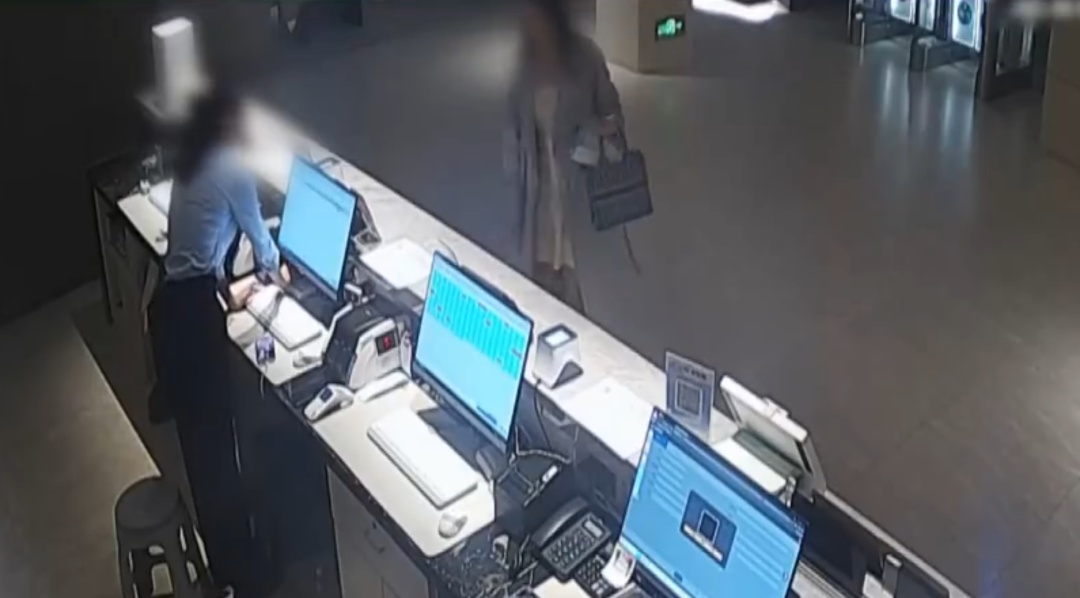 太离谱！00后女主播上海生活2个月开销0元？警方：刑拘！