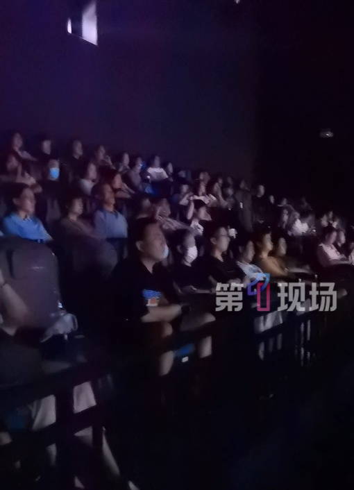 第一天就破亿！有深圳人一口气买6张票：必须支持！