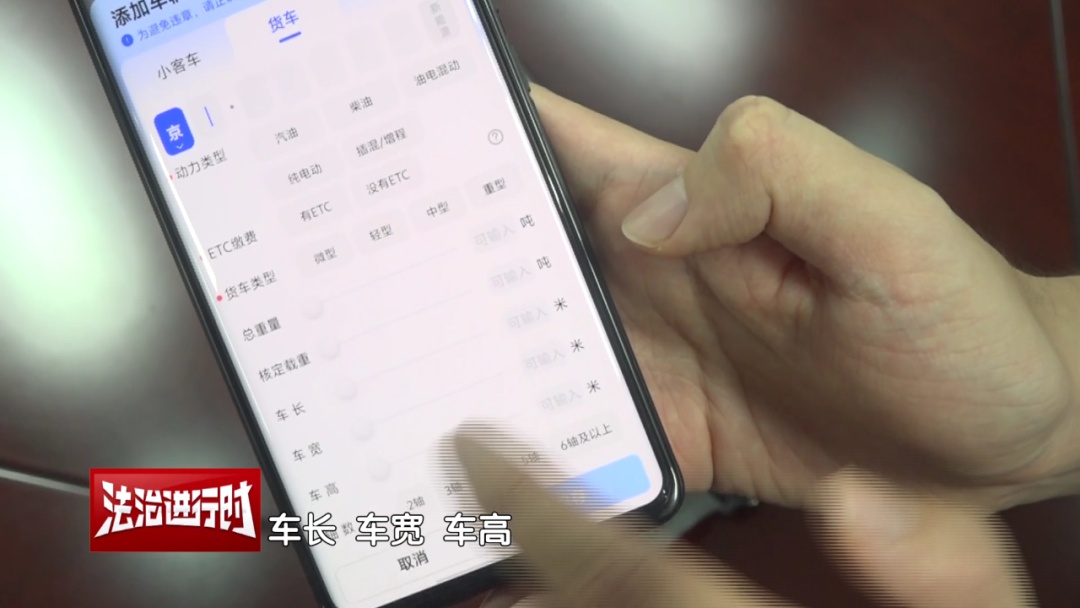 3.3米货车撞上2.5米限高杆，骑车人被砸身亡