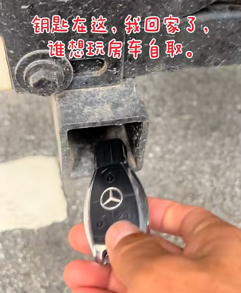 湘籍男子将百万房车停南宁街头，免费给陌生人体验！本人回应