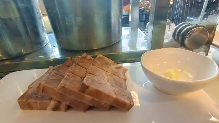 “肖战同款”持续升温，上海这家店销量翻7倍！外地顾客也想要，有点难……