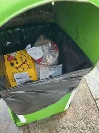 赔偿、停职！高校再通报“保安将学生外卖扔垃圾桶”！