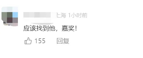 狂风暴雨中，大树枝砸落车前！外卖小哥及时出手，“他事后没留下姓名，默默离开”