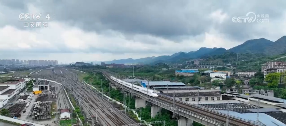 “双节”假期点燃公众出游意愿 多条热门线路车票紧俏