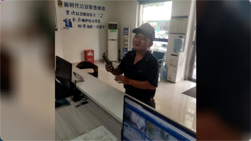 江西萍乡:藏有3万余元现金的旧沙发垫被弃 工人拾金不昧暖人心 江西萍乡:藏有3万余元现金的旧沙发垫被弃 工人拾金不昧暖人心