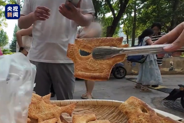 “东风-5C烧饼，吸引范围覆盖全网！”