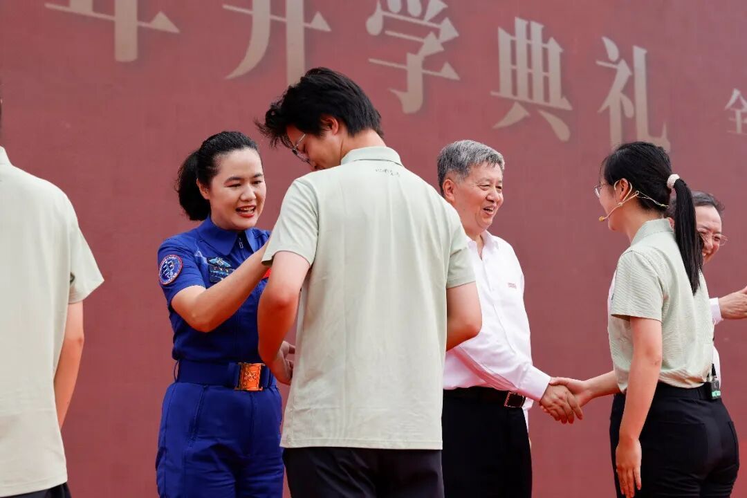 “宇宙学姐”王浩泽，回母校东大了！