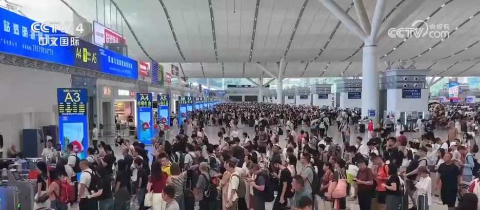 “双节”假期点燃公众出游意愿 多条热门线路车票紧俏