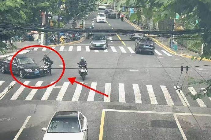 上海一男子发生多起交通事故，假装倒地受伤索要赔偿，一年碰瓷15次，目前已被行拘