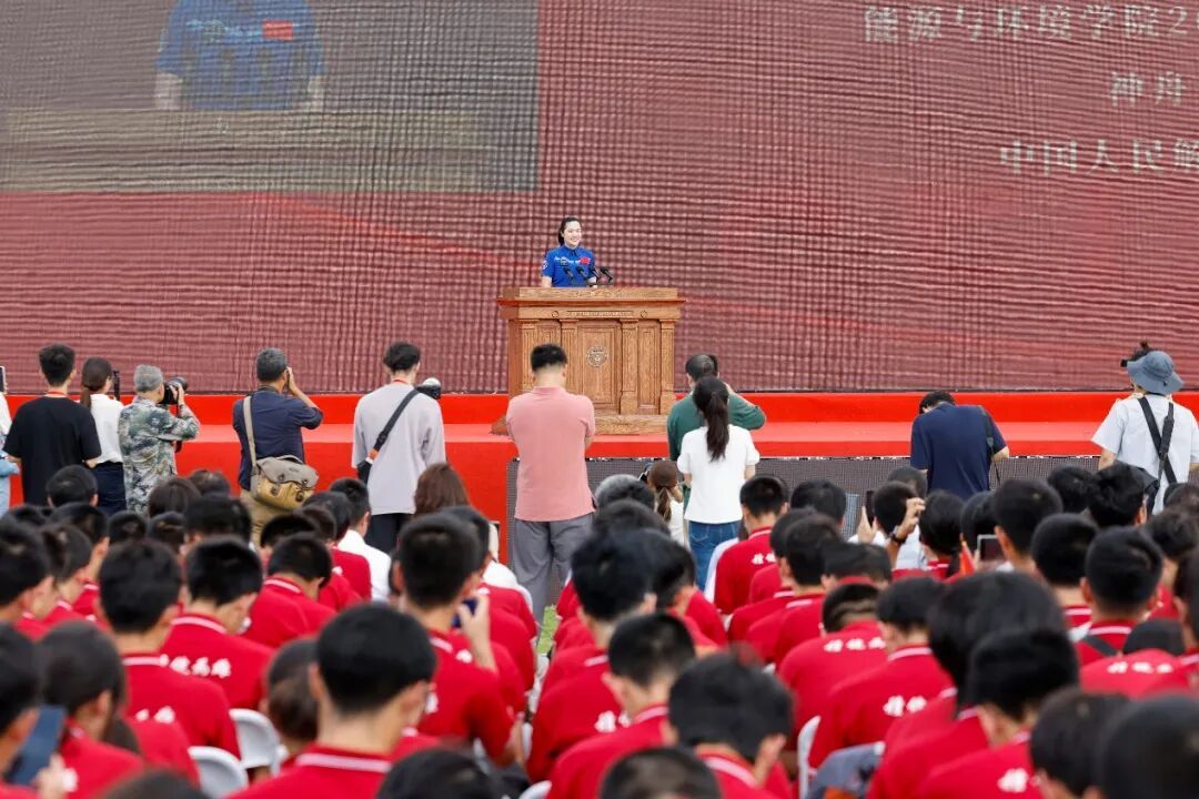 “宇宙学姐”王浩泽，回母校东大了！