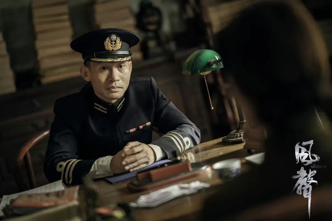 为什么民国剧里的台灯都是绿色的？
