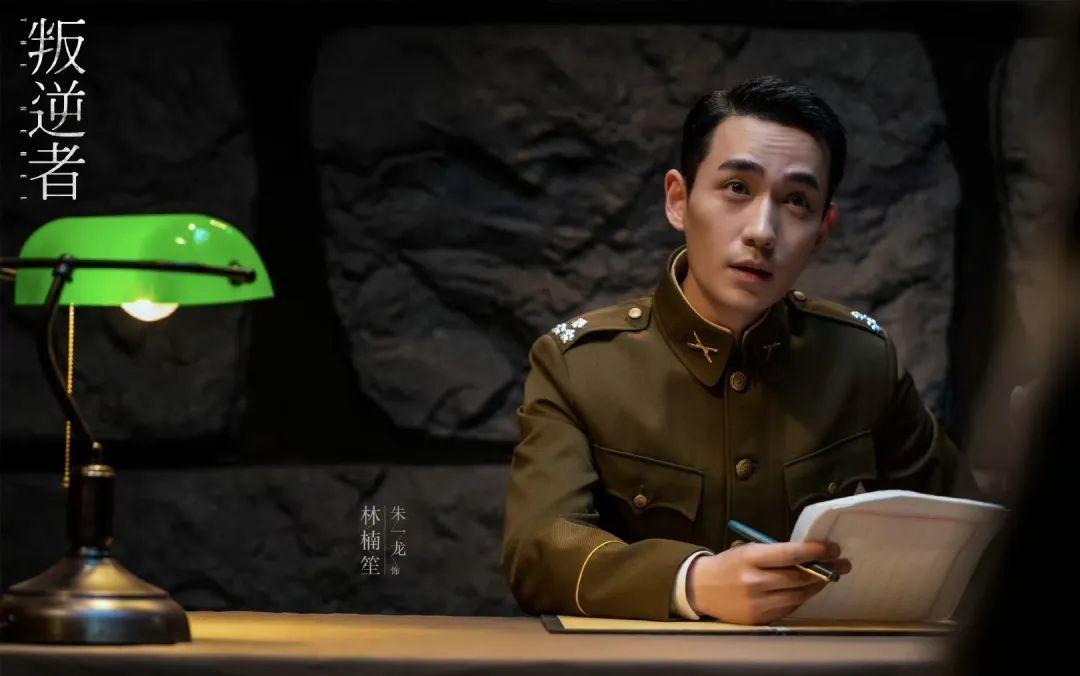 为什么民国剧里的台灯都是绿色的？