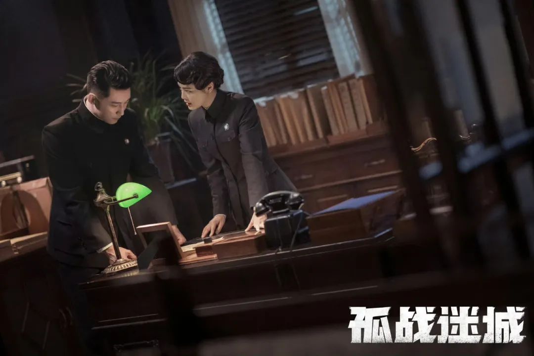 为什么民国剧里的台灯都是绿色的？