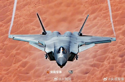 帅！空对空视角看中国战机