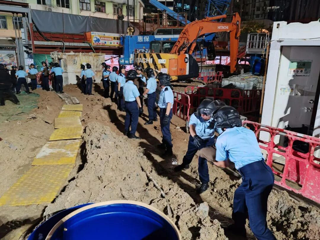 香港警方：炸弹成功拆除 正安排居民返家