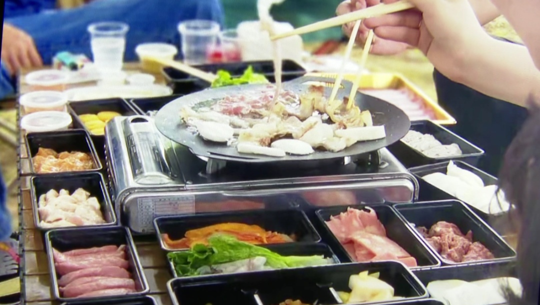 突发爆燃,5人受伤!专家提醒:卡式炉下别放它→ 突发爆燃,5人受伤!专家提醒:卡式炉下别放它→