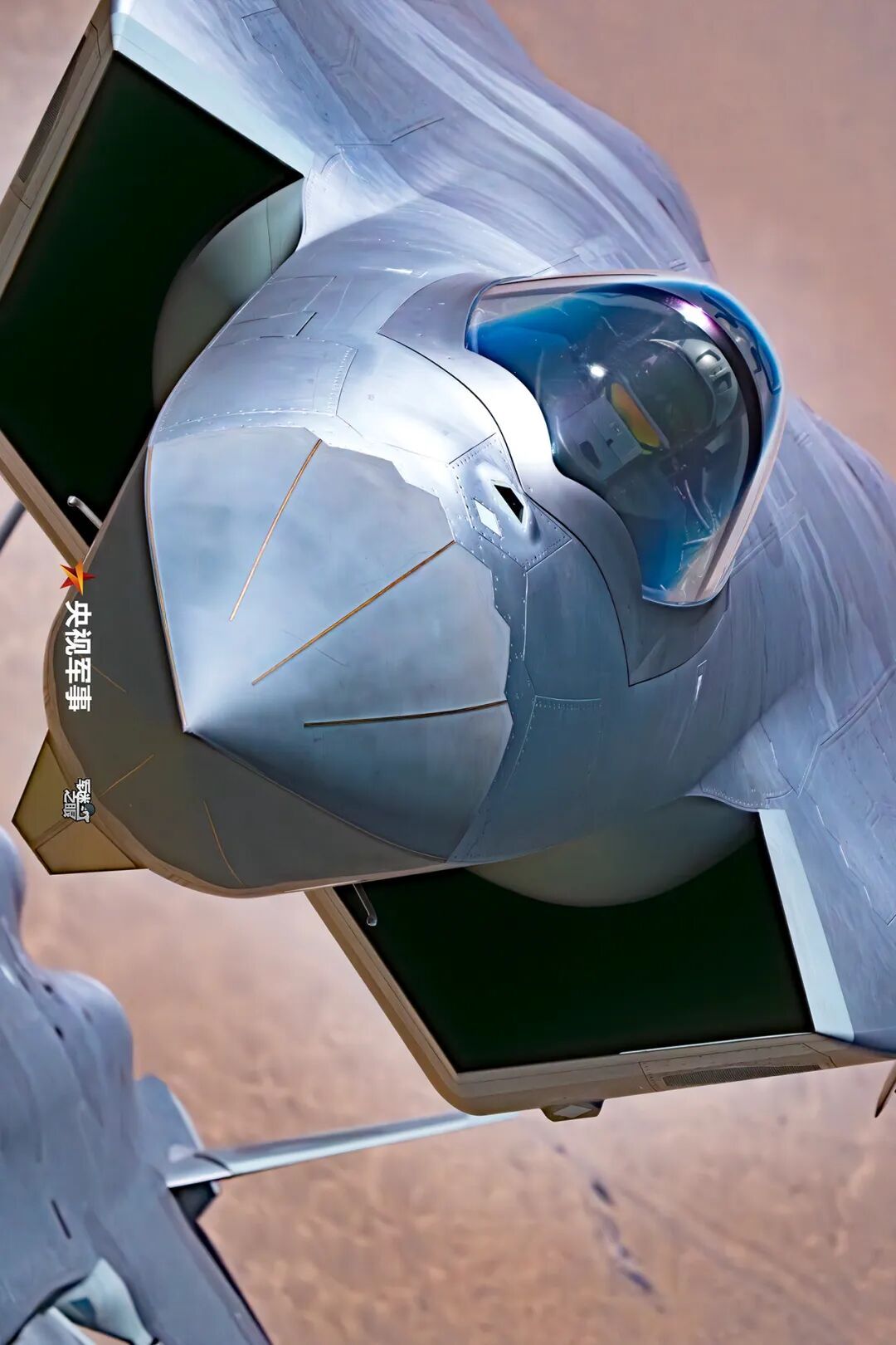 空中怼脸拍战机！震撼+1+1+1+……