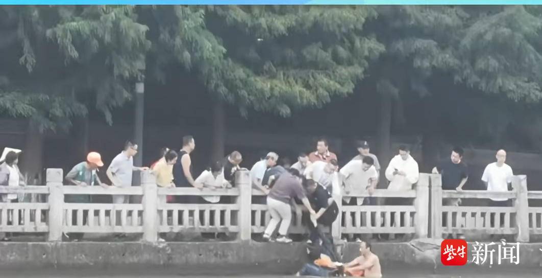 江苏丹阳六旬老翁勇救落水司机 江苏丹阳六旬老翁勇救落水司机