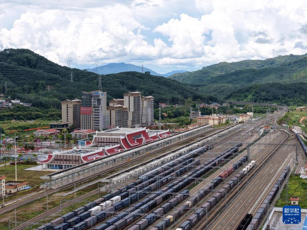 中老铁路开行货物列车突破6万列