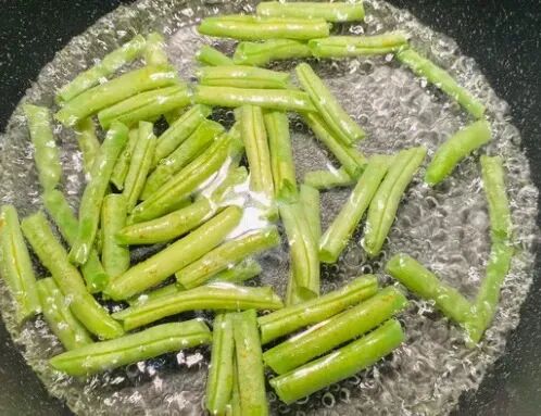 这几种蔬菜，不焯水当心全家中毒！第2种很多人都爱吃