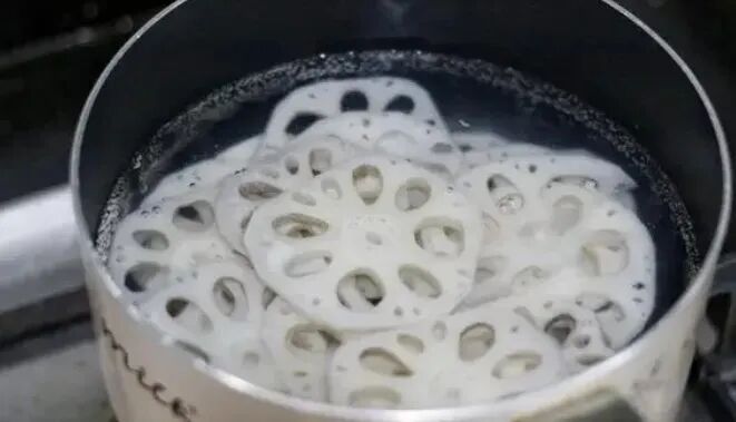 这几种蔬菜，不焯水当心全家中毒！第2种很多人都爱吃