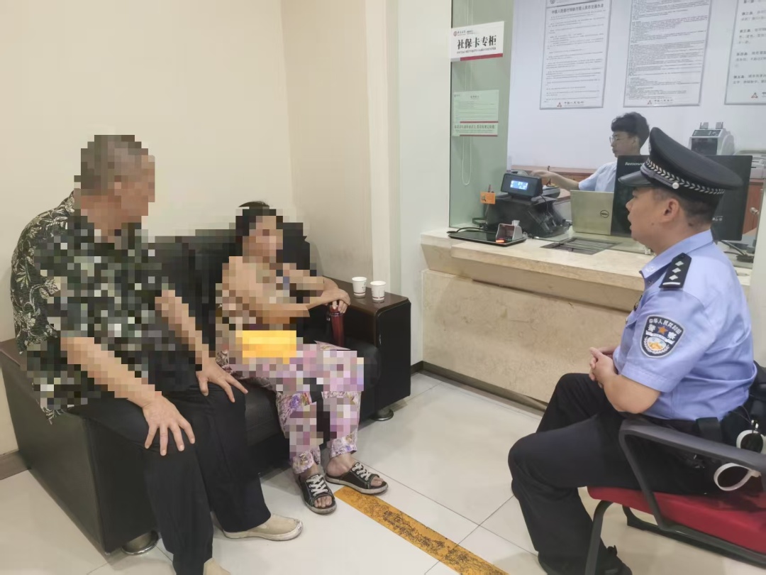 大妈取空存折，要给“检察官”寄价值60万的黄金！警方紧急拦截