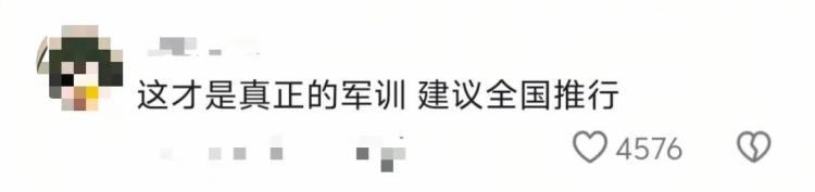 3小时沙漠徒步12公里 网友:今年军训太硬核了 3小时沙漠徒步12公里 网友:今年军训太硬核了