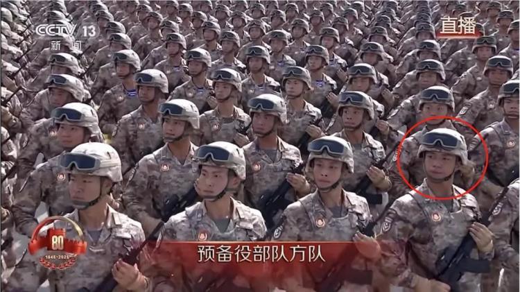 3小时沙漠徒步12公里 网友:今年军训太硬核了 3小时沙漠徒步12公里 网友:今年军训太硬核了