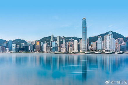 受台风“桦加沙”影响，香港所有学校明后两天停课