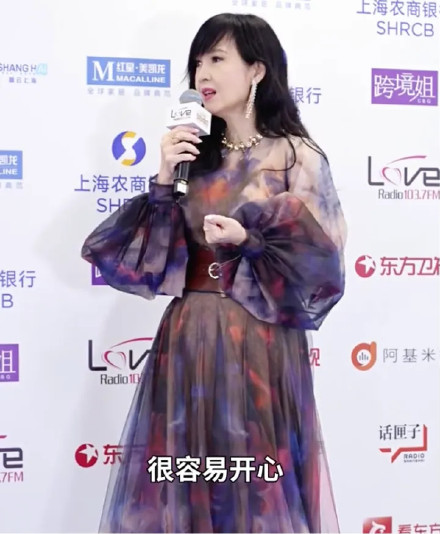 57岁“玉女掌门”周慧敏称没有大家说的那么美