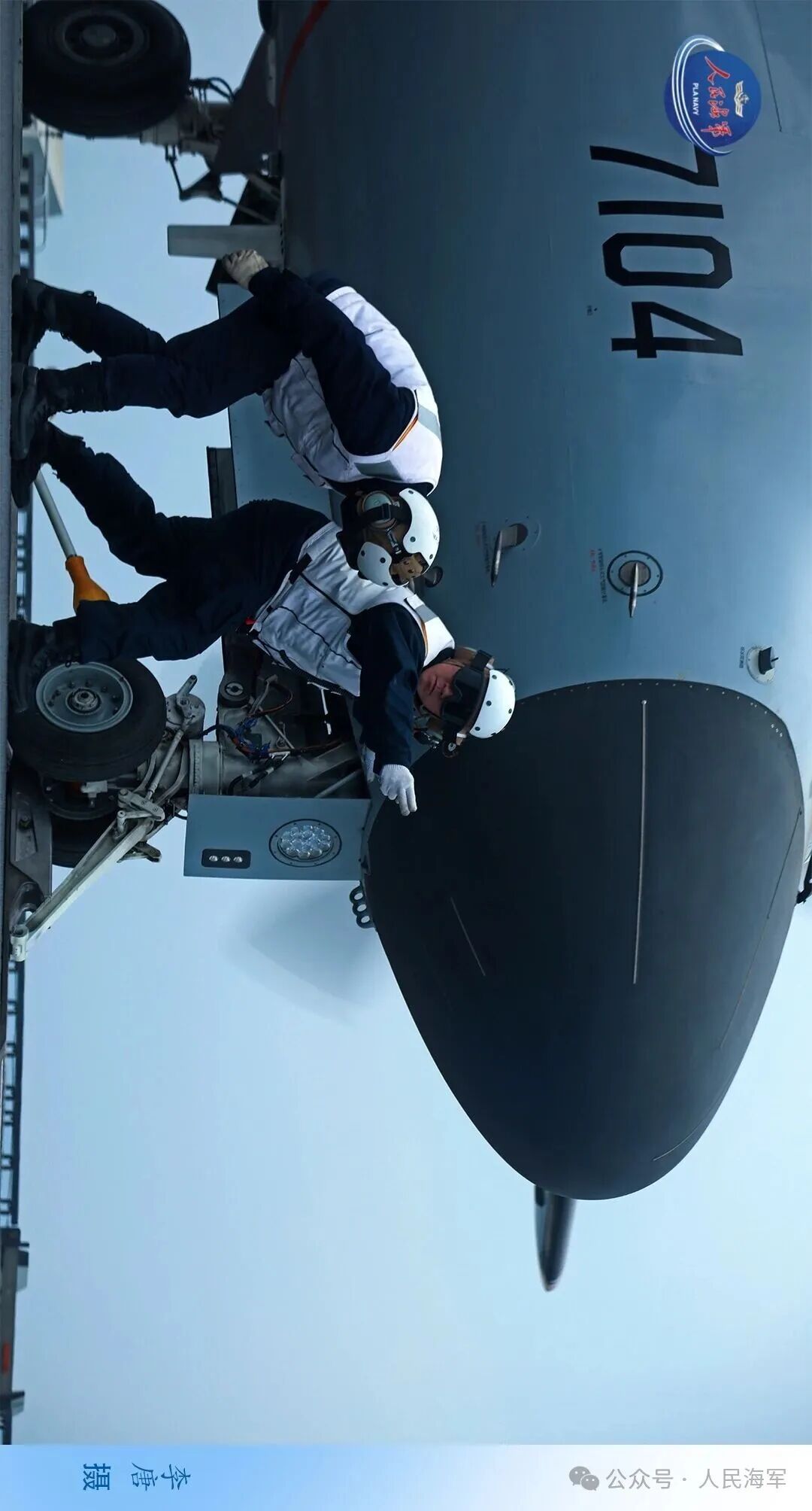 现场高清大图！一起感受舰载机弹射起飞“首秀”震撼瞬间