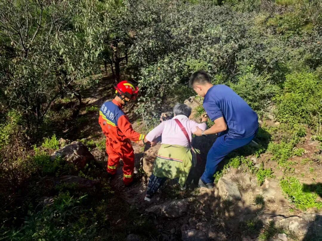 立秋后登山游热度攀升，北京石景山消防一个多月处置十起被困警情