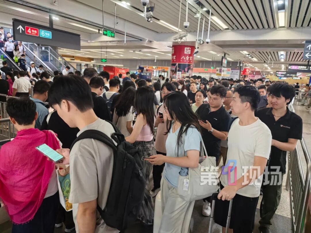 谨防“加沙”!粤B市民花式防台风!最高级别台风红色预警将发布→ 谨防“加沙”!粤B市民花式防台风!最高级别台风红色预警将发布→