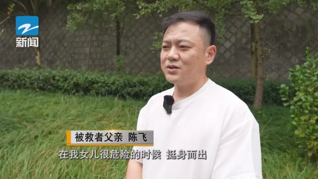 “一二三，起！” 杭州街头响起震撼呼喊，数十双手为15岁女孩抬起生命的希望