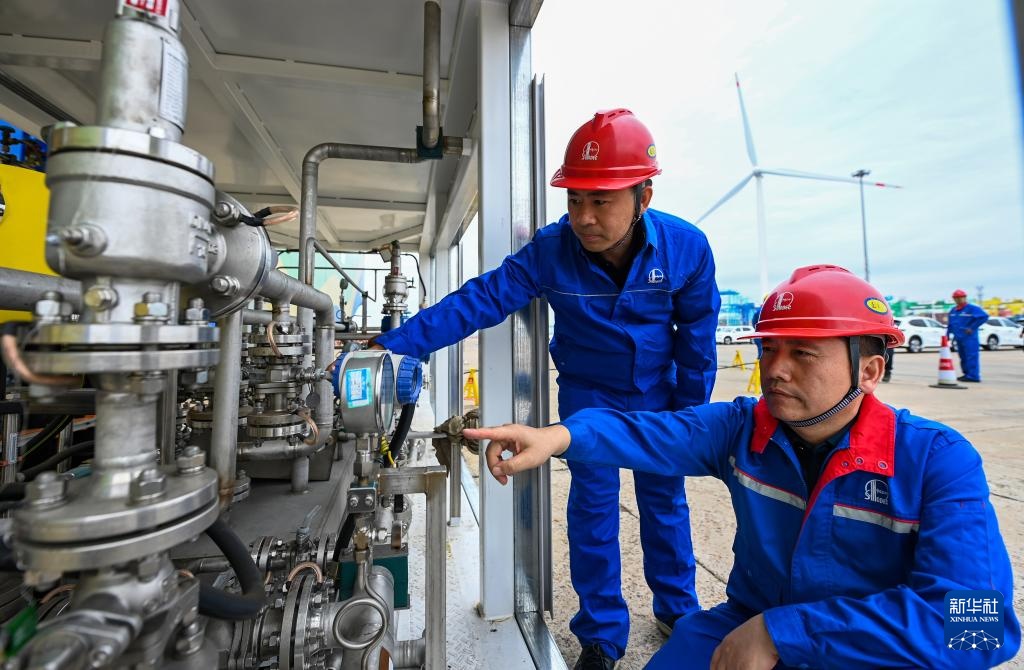 天津港首次实现滚装船绿色甲醇岸基加注